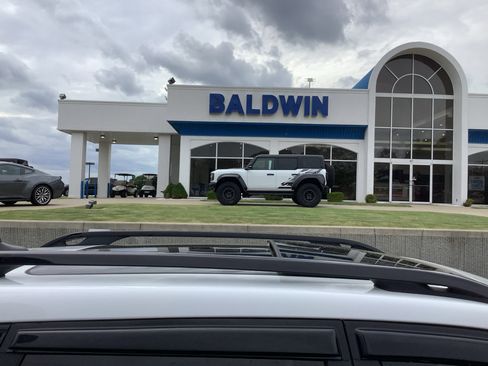 Used 2020 Jeep Cherokee Latitude Plus w/ Cold Weather Group AWD/4WD image 9