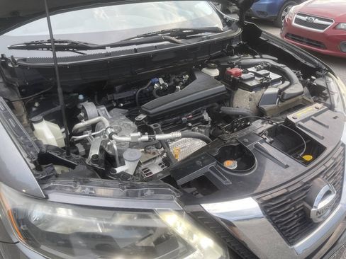 Used 2017 Nissan Rogue SV FWD image 28