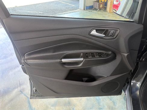 Used 2018 Ford Escape SEL w/ Canadian Touring Package FWD image 17