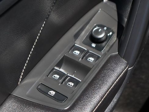 Used 2022 Volkswagen Tiguan SE FWD image 15