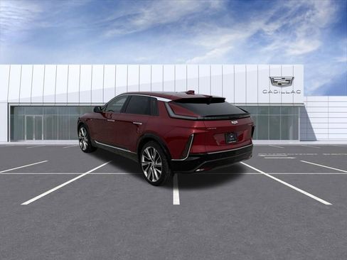 Used 2025 Cadillac Lyriq Luxury w/ LPO, Floor Liner Package AWD/4WD image 4