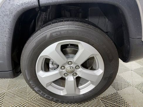 Used 2021 Jeep Compass Latitude FWD image 10