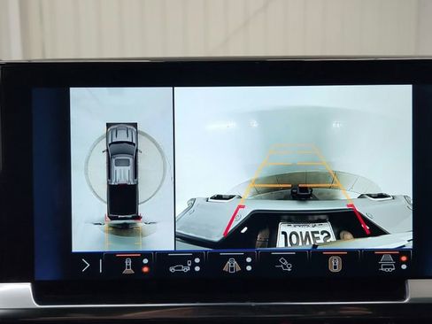 Used 2024 Chevrolet Silverado 1500 High Country w/ High Country Premium Package image 23