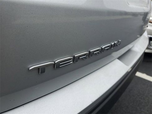 Used 2022 GMC Terrain SLE w/ Driver Convenience Package image 9