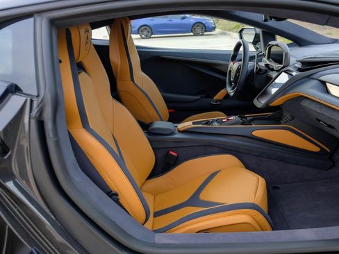 Used 2025 Lamborghini Revuelto image 39