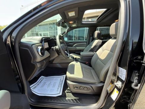 Used 2025 Chevrolet Colorado ZR2 w/ Midnight Edition AWD/4WD image 27