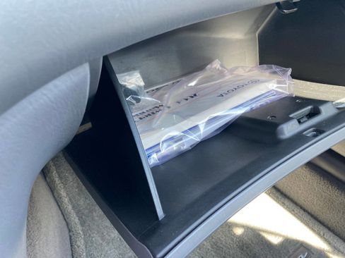 Used 2004 Toyota Solara SE image 91