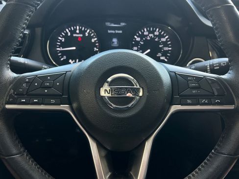 Used 2017 Nissan Rogue SV FWD image 24