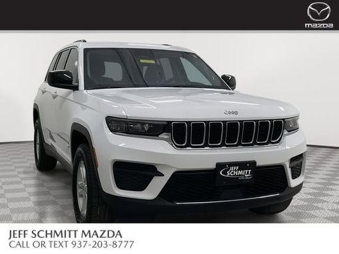 Used 2024 Jeep Grand Cherokee Laredo image 1