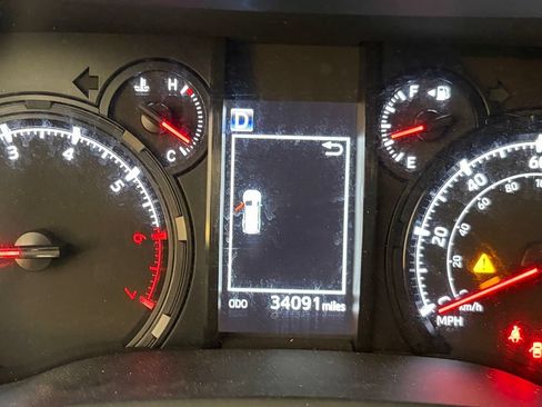 Used 2023 Toyota 4Runner SR5 AWD/4WD image 32