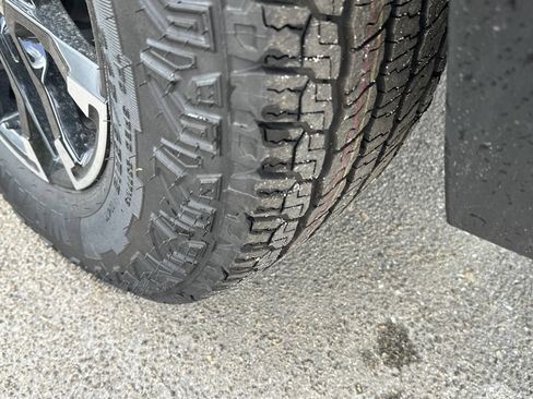 New 2026 Chevrolet Traverse Z71 w/ Enhanced Driving Package image 11