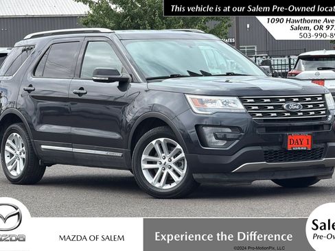 Used 2017 Ford Explorer XLT FWD image 1