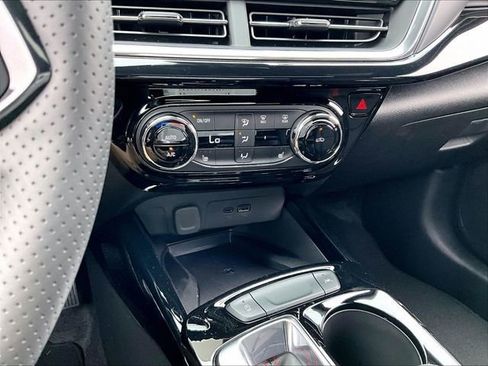 New 2026 Chevrolet Trax RS w/ Sunroof Package FWD image 23