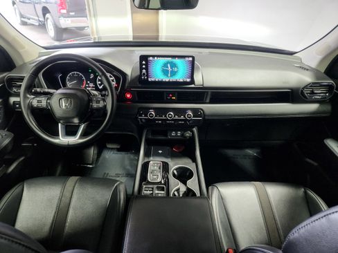 Used 2025 Honda Pilot EX-L image 16
