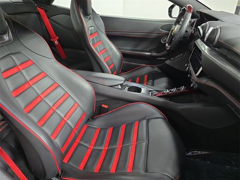 Used 2020 Ferrari Portofino image 27