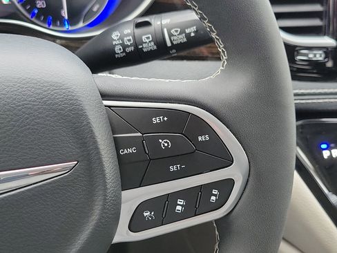 Used 2024 Chrysler Pacifica Limited w/ Trailer Tow Group image 14