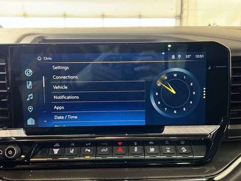 Used 2024 Chevrolet Silverado 2500 ZR2 w/ Technology Package image 26