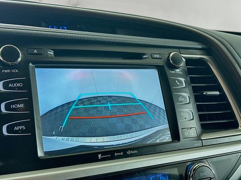 Used 2018 Toyota Highlander XLE image 22