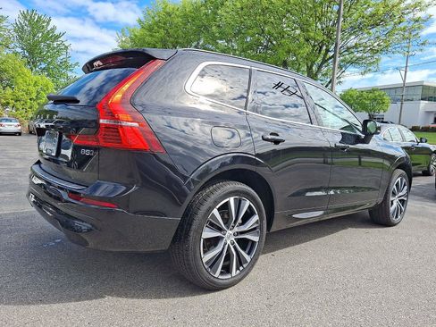 Certified 2022 Volvo XC60 B5 Momentum w/ Climate Package AWD/4WD image 6