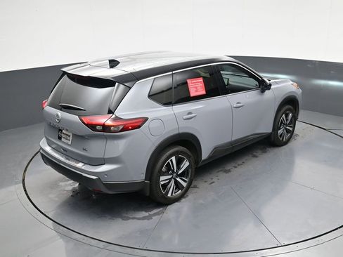 Used 2025 Nissan Rogue SL w/ SL Premium Package image 29