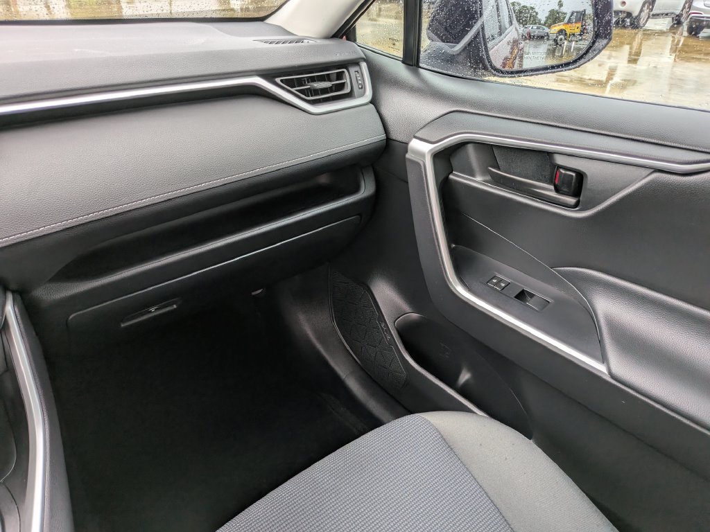 Used 2022 Toyota RAV4 LE FWD image 19