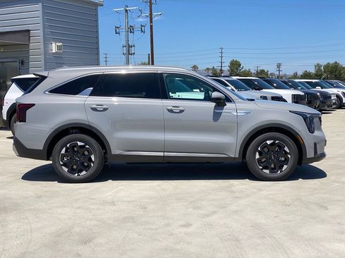 New 2026 Kia Sorento S FWD image 2