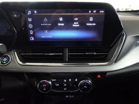 Used 2025 Chevrolet Trax LT FWD image 15