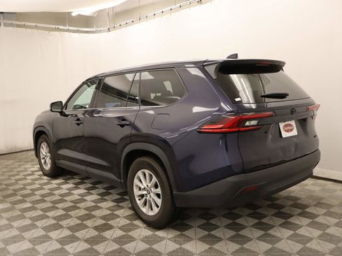 Used 2025 Toyota Grand Highlander FWD image 3