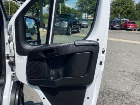 Used 2025 RAM ProMaster 2500 w/ Convenience Group FWD image 13