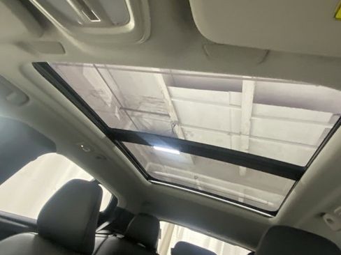 Used 2025 Volvo XC40 B5 Core image 30