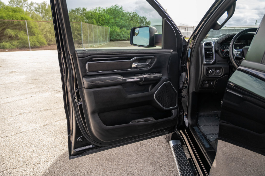 Used 2022 RAM 1500 Laramie w/ Sport Appearance Package AWD/4WD image 11