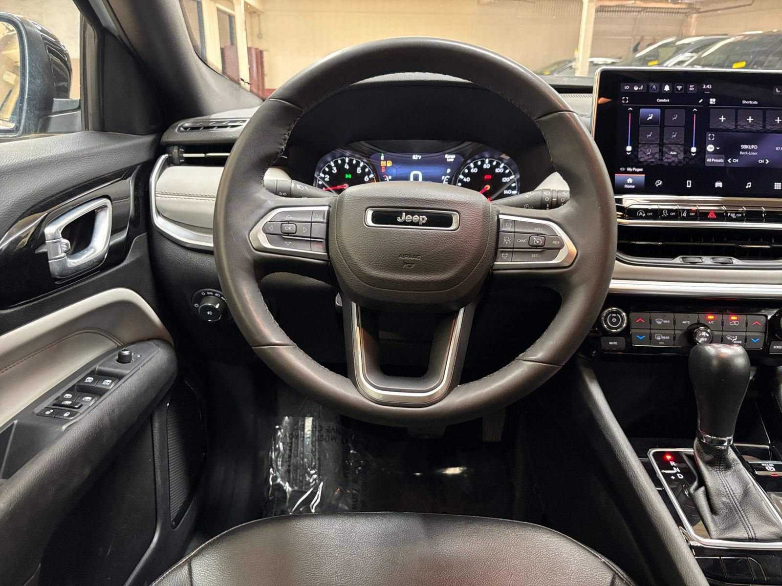 Used 2025 Jeep Compass Limited AWD/4WD image 34