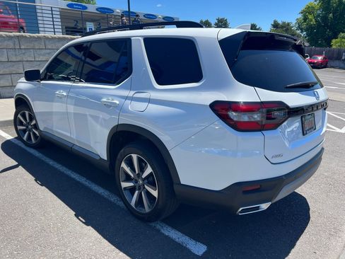 Used 2023 Honda Pilot Touring image 6