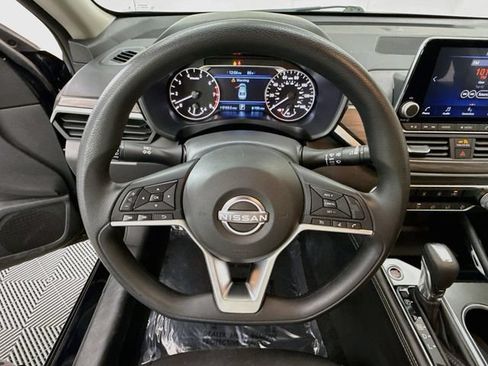 Used 2023 Nissan Altima 2.5 SV FWD image 11