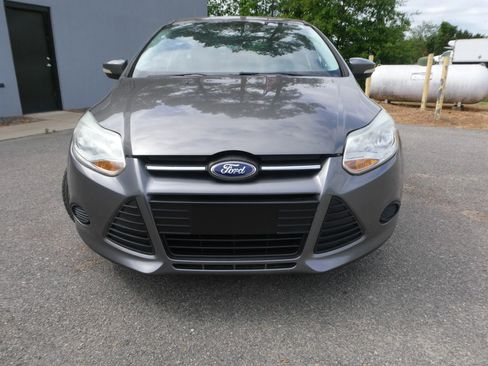 Used 2013 Ford Focus SE FWD image 2