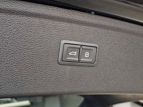 Used 2023 Audi Q5 2.0T Premium w/ Convenience Package image 16