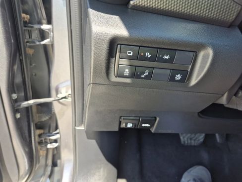 Used 2020 Nissan Kicks S FWD image 20