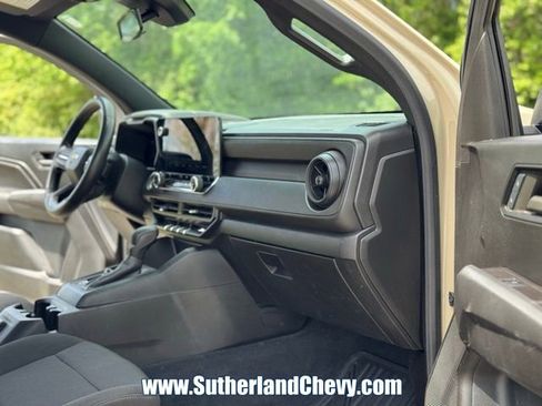 Used 2024 Chevrolet Colorado W/T image 16