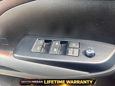 Used 2019 Toyota Highlander LE FWD image 12
