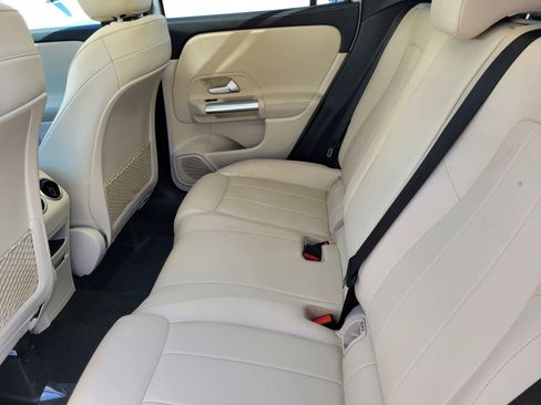 Used 2021 Mercedes-Benz GLA 250 4MATIC image 16
