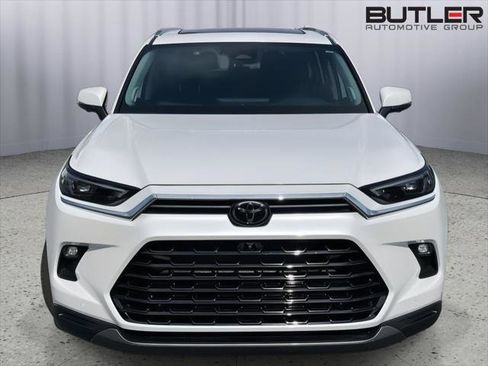 Certified 2025 Toyota Grand Highlander FWD image 8