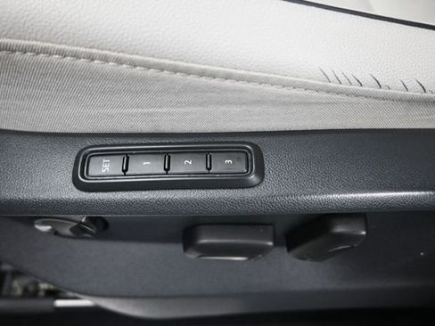 Used 2019 Volkswagen Tiguan SEL Premium R-Line image 9