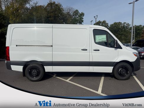 Used 2025 Mercedes-Benz Sprinter 2500 image 9