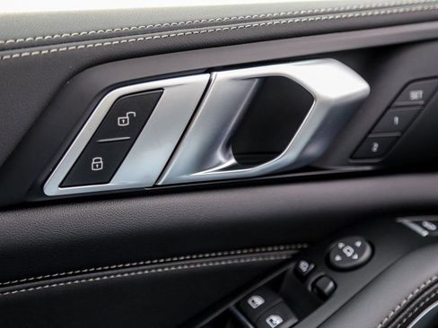 New 2026 BMW X5 xDrive40i w/ Executive Package image 18