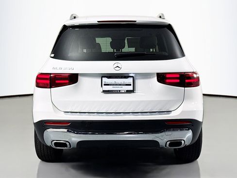 New 2026 Mercedes-Benz GLB 250 image 3
