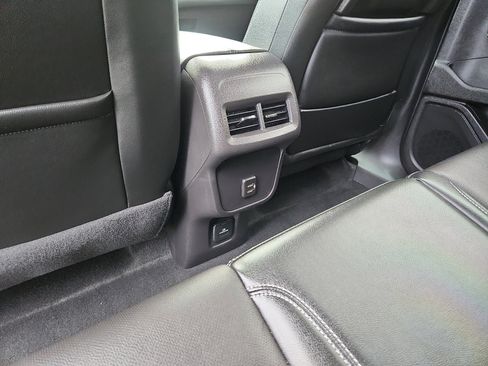 Used 2024 GMC Terrain SLT w/ Infotainment Package II image 11