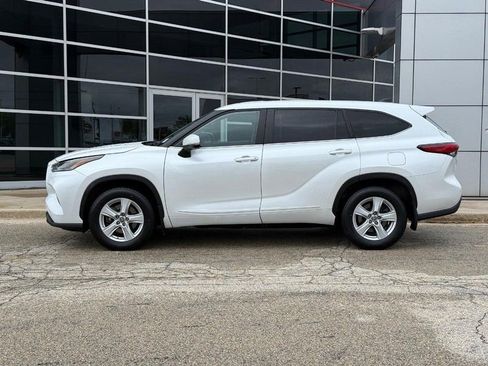 Used 2023 Toyota Highlander LE FWD image 6