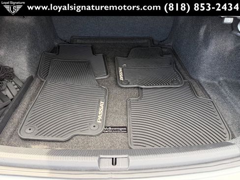 Used 2018 Volkswagen Passat 2.0T R-Line w/ R-Line Lighting Package FWD image 12
