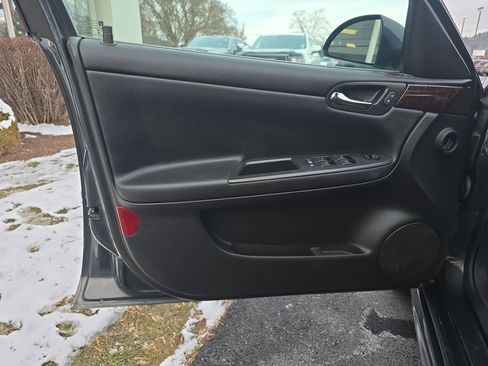 Used 2015 Chevrolet Impala LT w/ LT Sunroof Package image 16