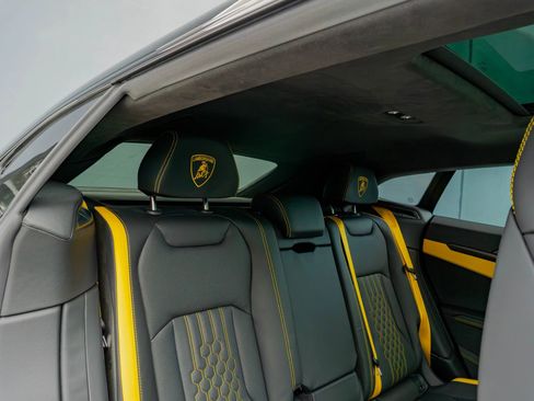 Used 2025 Lamborghini Urus SE image 15